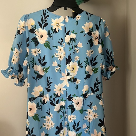 Ann Taylor blue floral dresss size: 6 - Picture 6 of 8